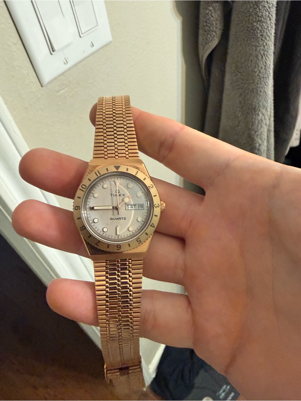 Timex Q Re-issue Rose gold 36mm TW2U95800